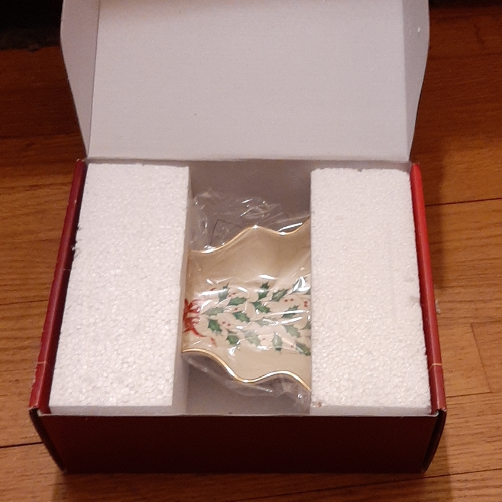 LENOX CHRISTMAS TREE DISH - Picture 5 of 5